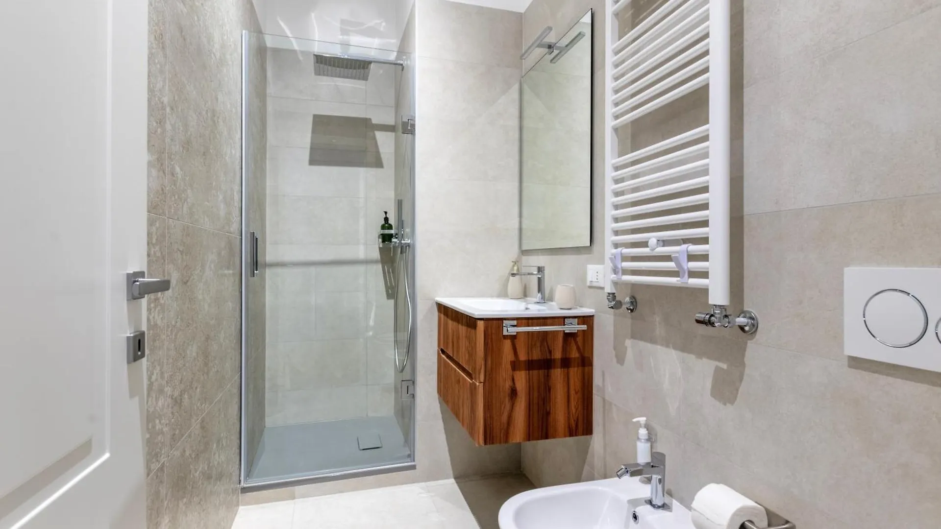 Roma Apartment Near To Colosseum Re-House
