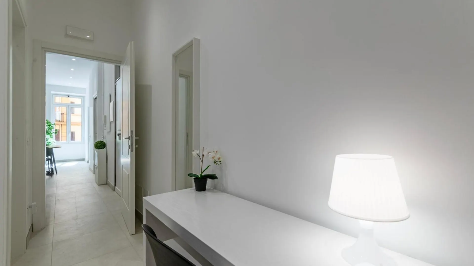 Roma Apartment Near To Colosseum Re-House