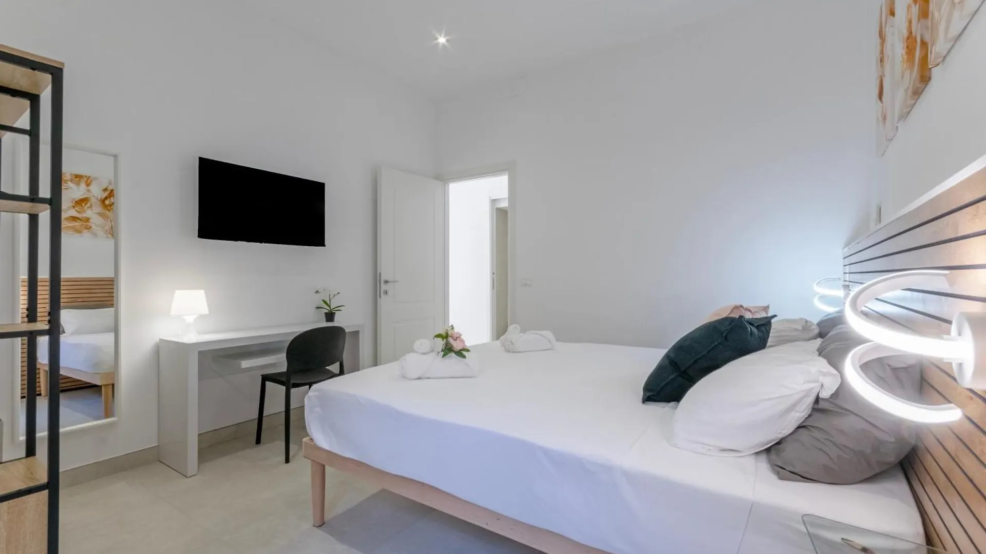 Roma Apartment Near To Colosseum Re-House Italy