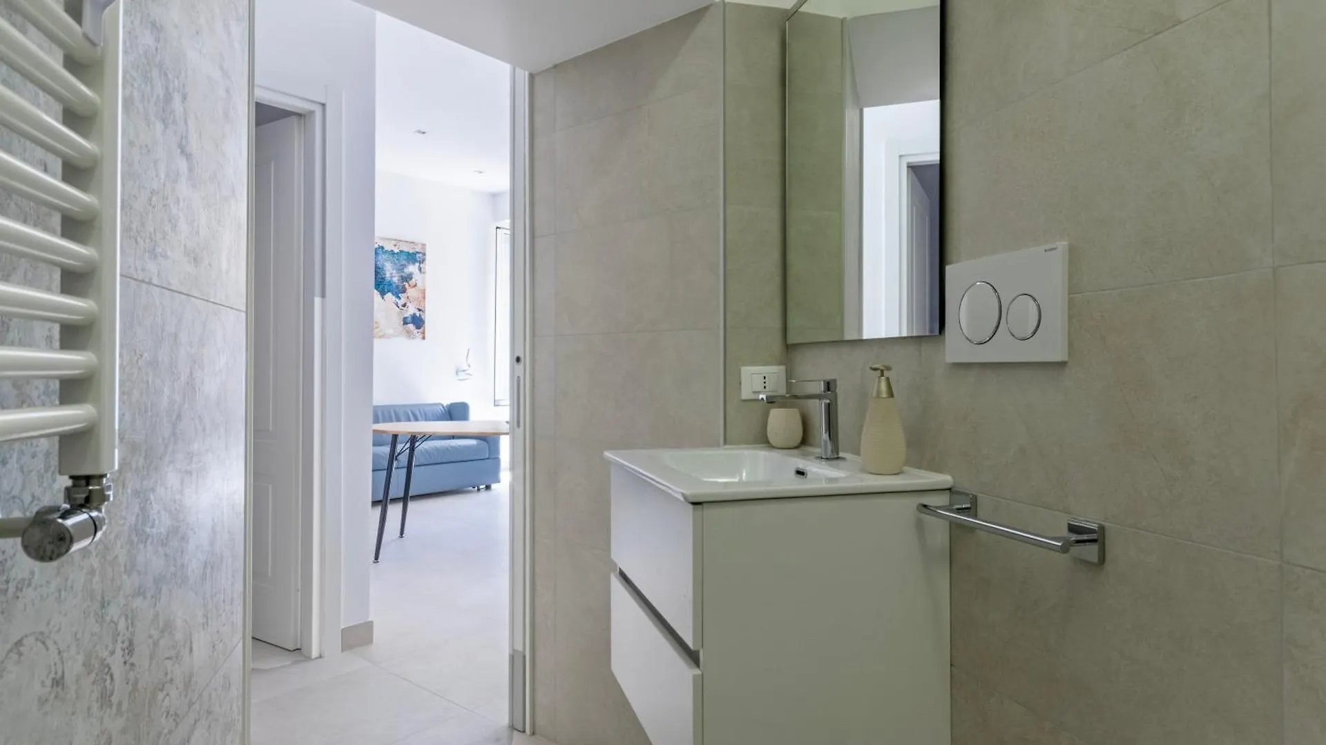 Roma Apartment Near To Colosseum Re-House