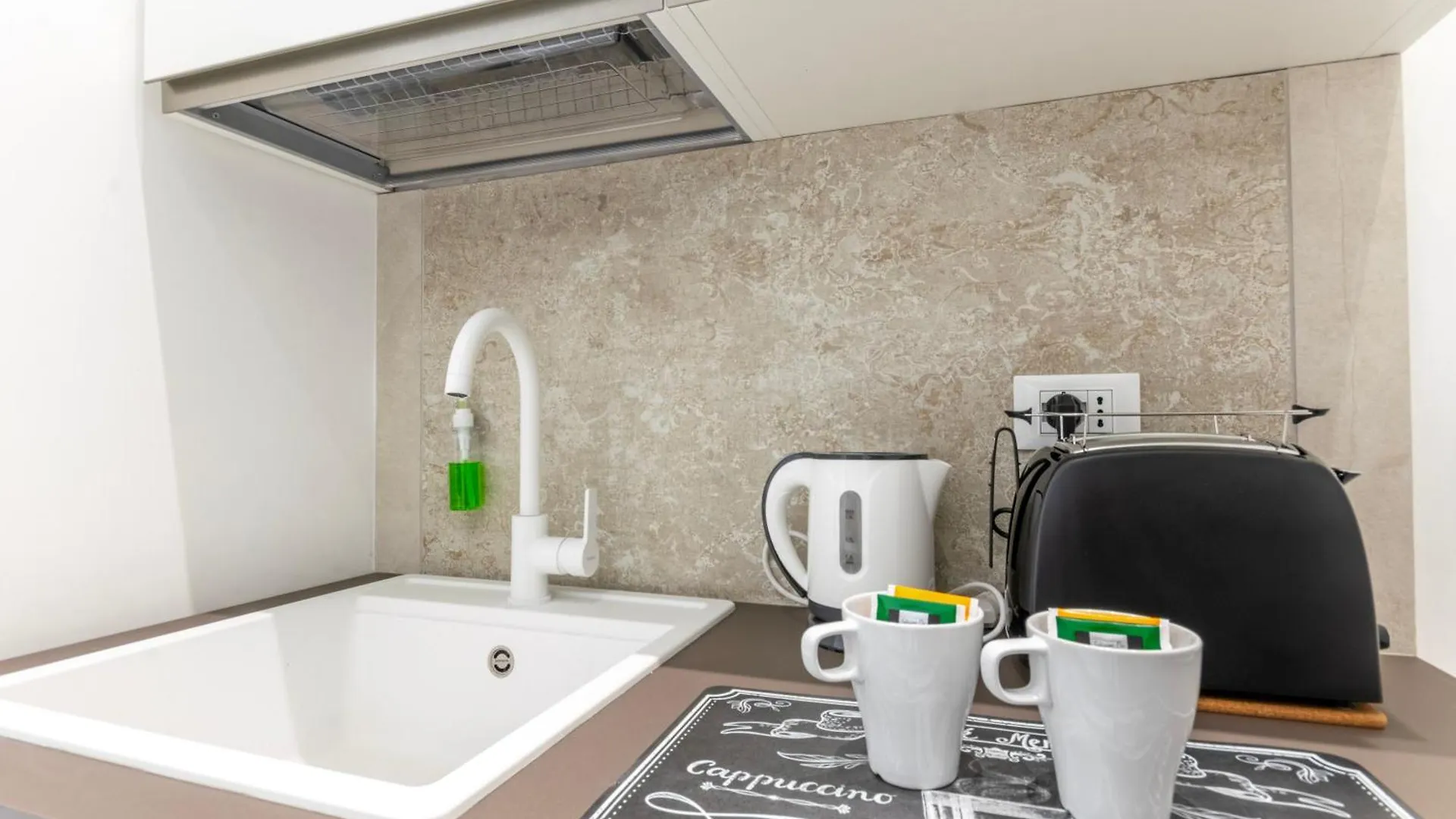 Roma Apartment Near To Colosseum Re-House 0*, Rome