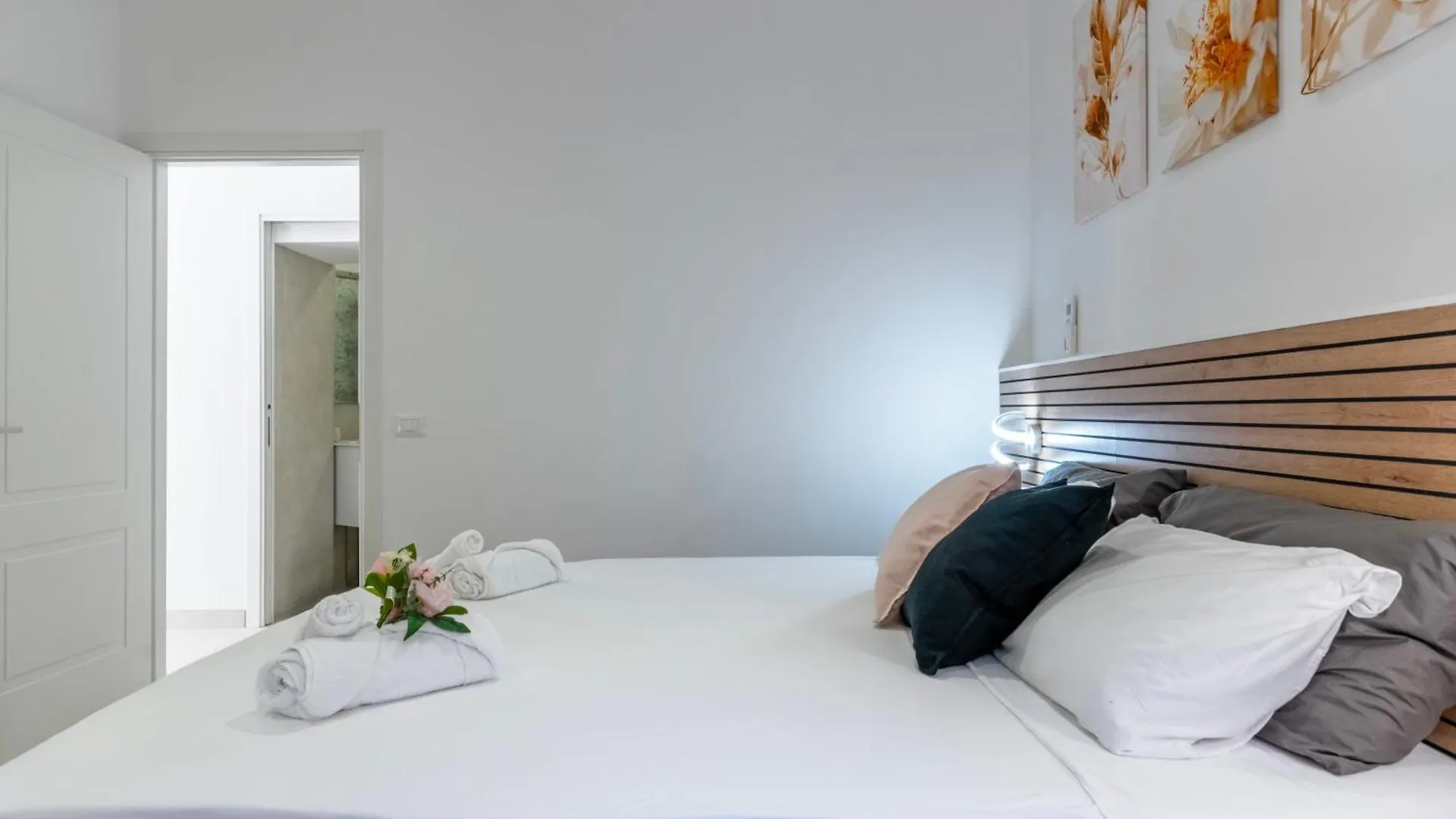 Roma Apartment Near To Colosseum Re-House