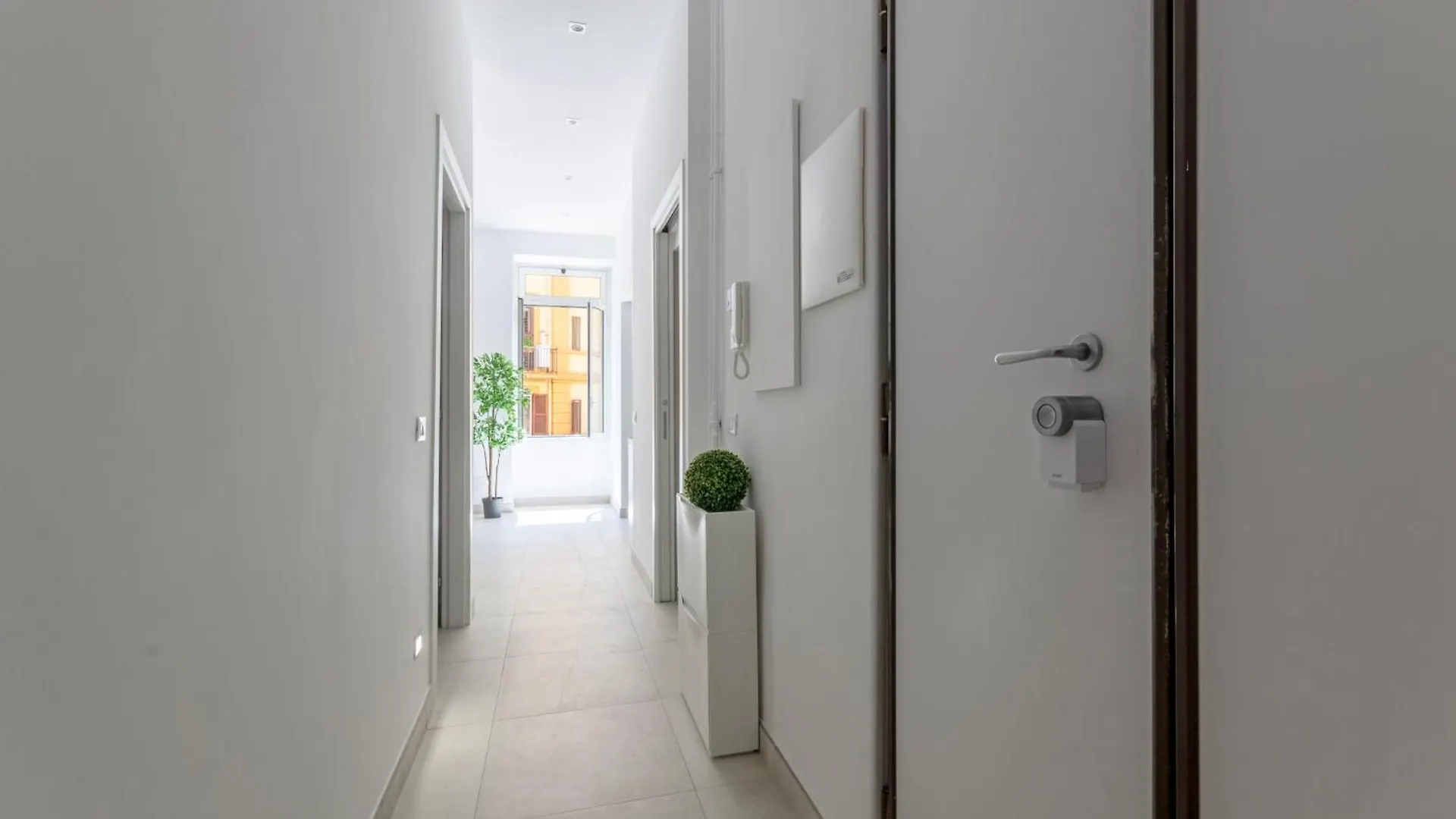 Roma Apartment Near To Colosseum Re-House