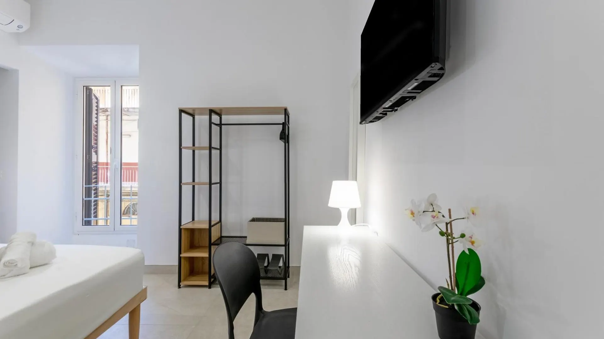Roma Apartment Near To Colosseum Re-House