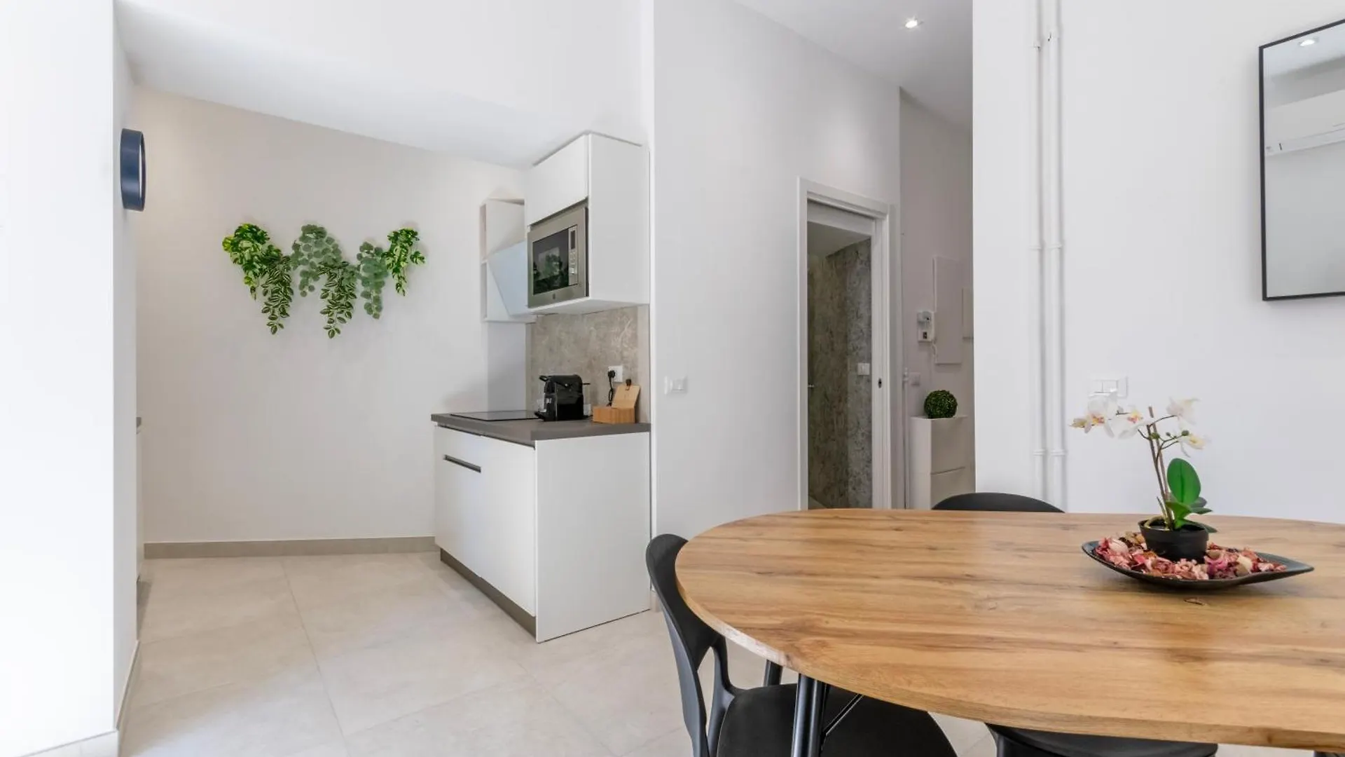Roma Apartment Near To Colosseum Re-House