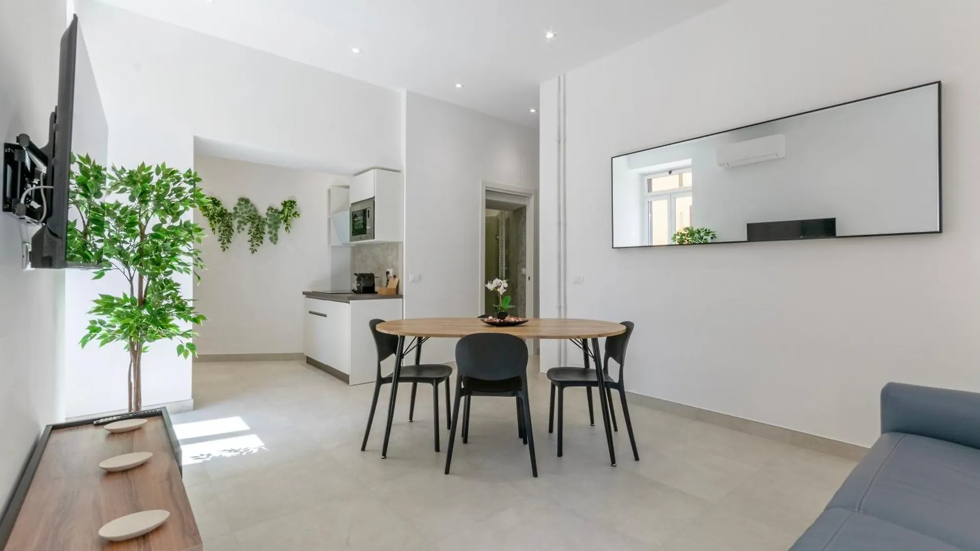Roma Apartment Near To Colosseum Re-House Italy