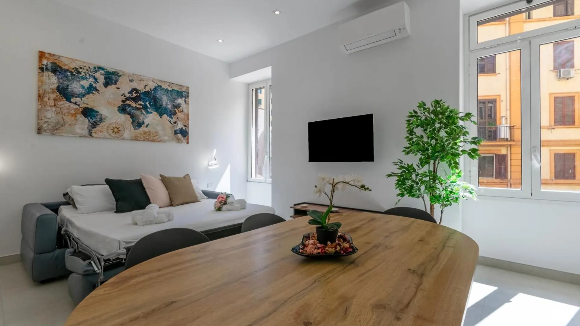 Roma Apartment Near To Colosseum Re-House Italy