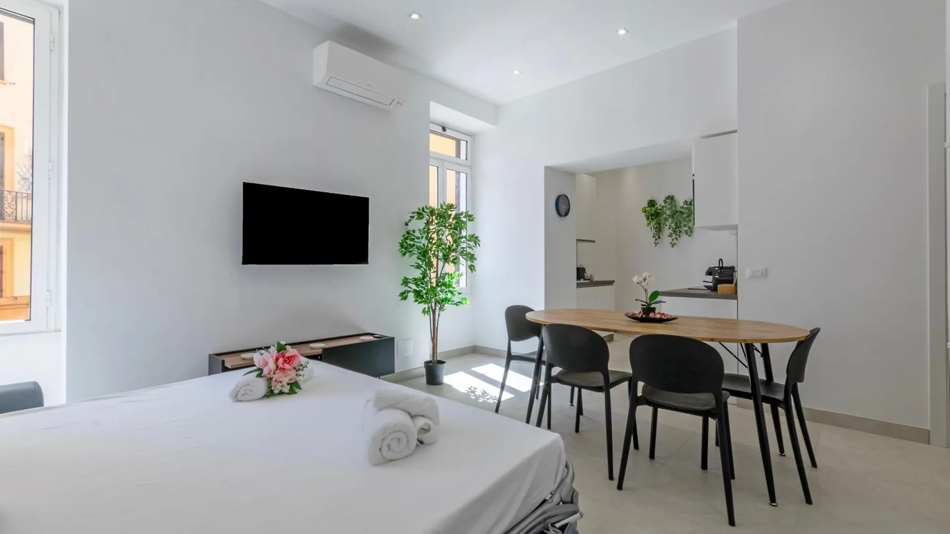 Roma Apartment Near To Colosseum Re-House 0*, Rome Italy