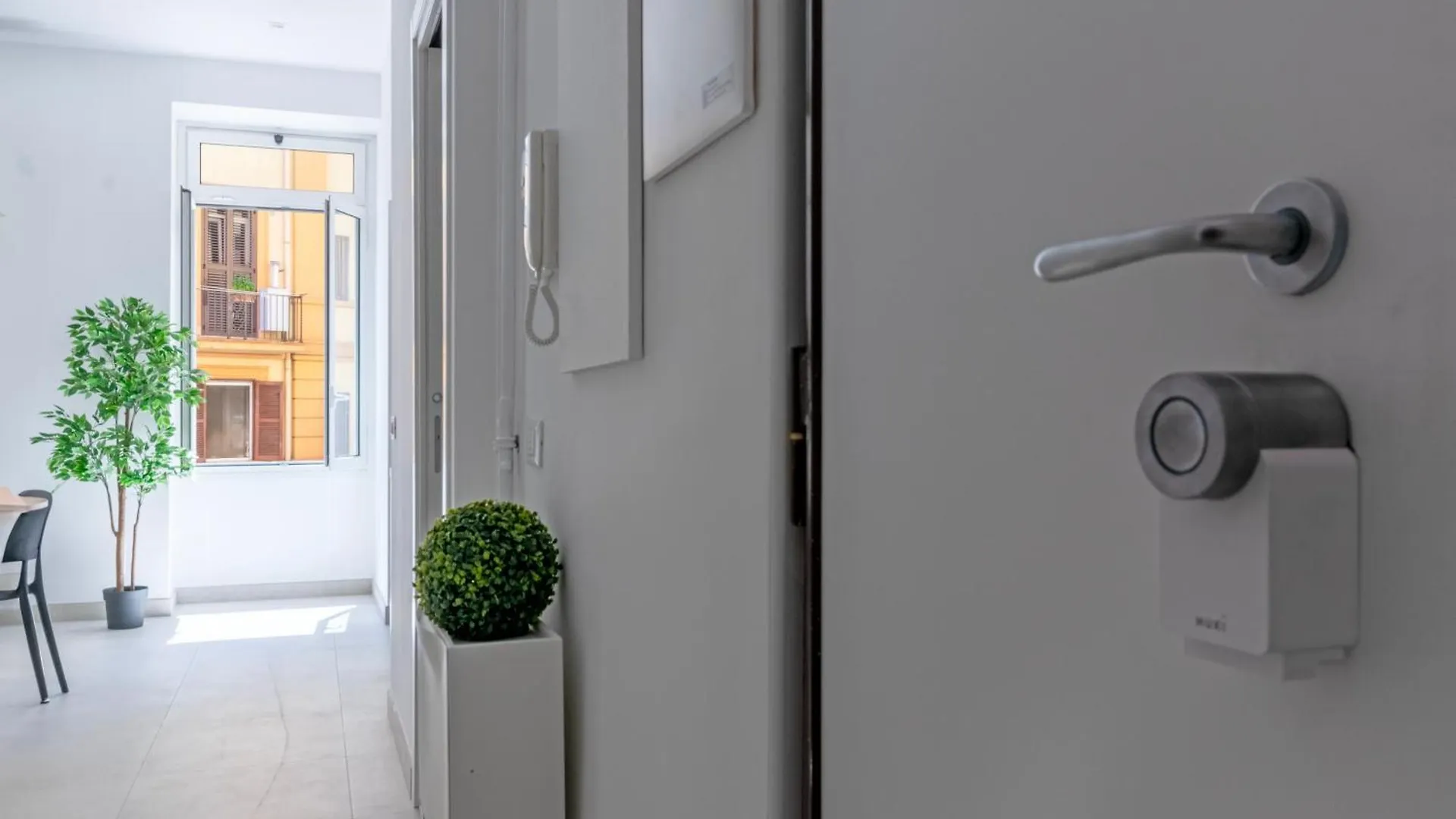 Roma Apartment Near To Colosseum Re-House Italy
