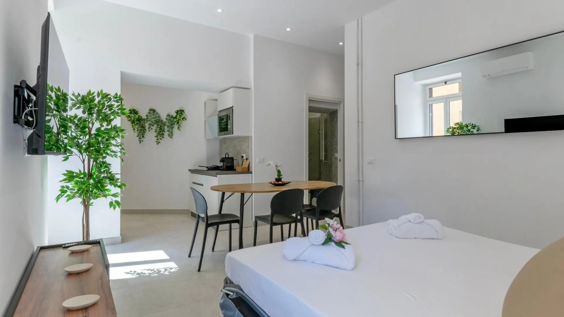 Roma Apartment Near To Colosseum Re-House